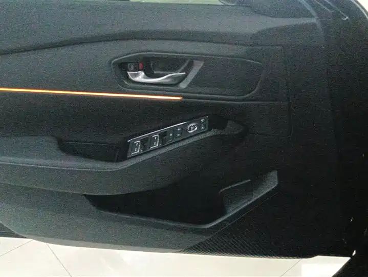 Gasoline Hybrid Used Car Export 6