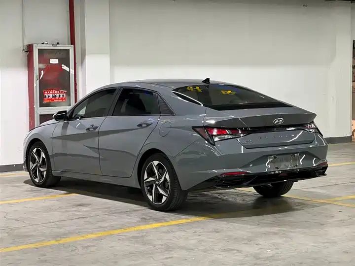 Hyundai Elantra 2022 1.5L CVT GLX Premium 4