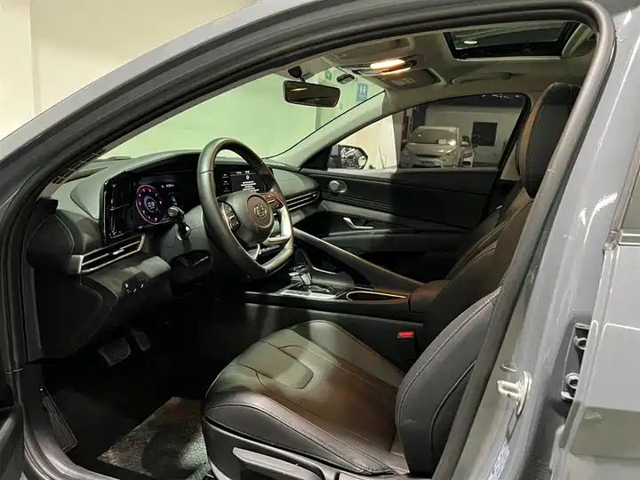 Hyundai Elantra 2022 1.5L CVT GLX Premium 8