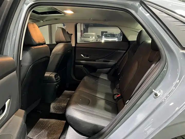 Hyundai Elantra 2022 1.5L CVT GLX Premium 10