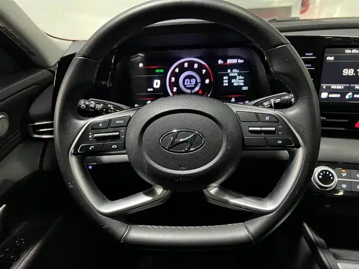 Hyundai Elantra 2022 1.5L CVT GLX Premium 13