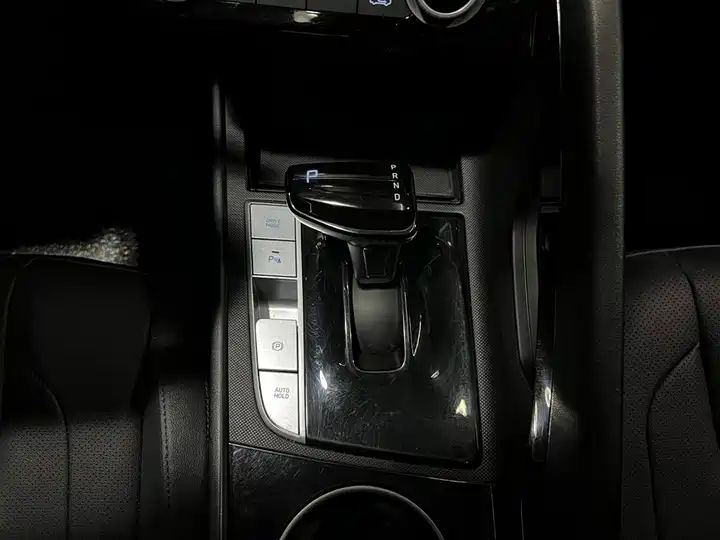 Hyundai Elantra 2022 1.5L CVT GLX Premium 14