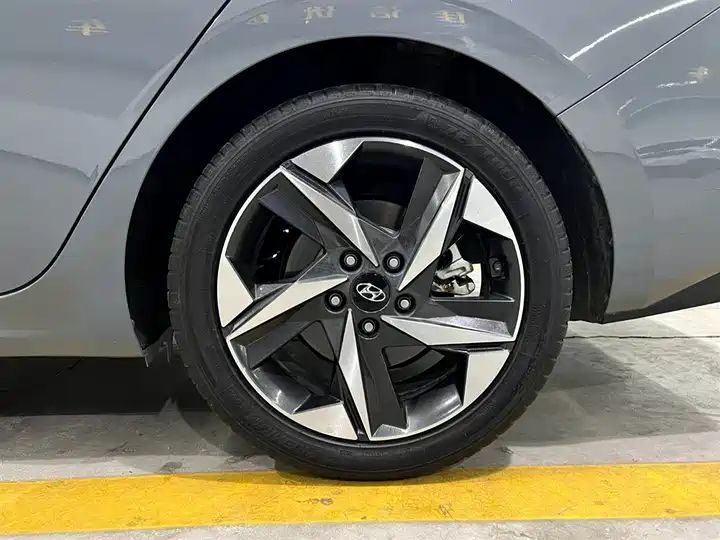 Hyundai Elantra 2022 1.5L CVT GLX Premium 18