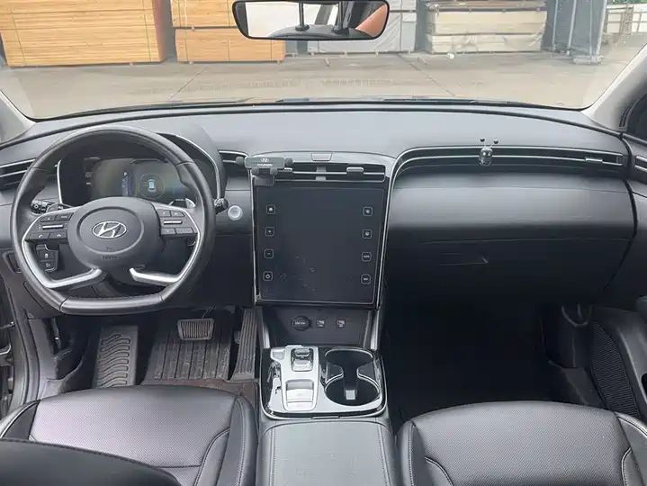 Automatic 2WD GLX Premium, Custom models & colors available 10