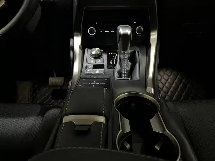 2018 200 FWD Comfort Grade, China Used Car Export 13