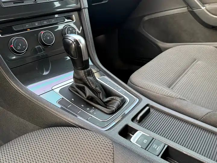 230TSI Automatic Comfort Millionth Edition | China Used Car Export 5