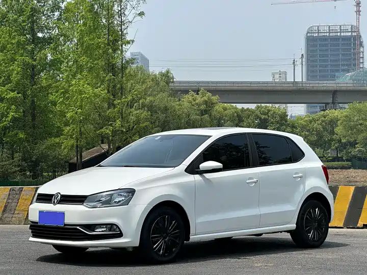 2016 Volkswagen Polo 1.6L Automatic Comfort Edition 1