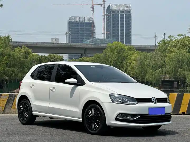 2016 Volkswagen Polo 1.6L Automatic Comfort Edition 2