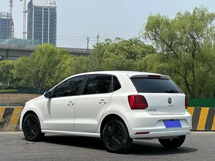 2016 Volkswagen Polo 1.6L Automatic Comfort Edition 4
