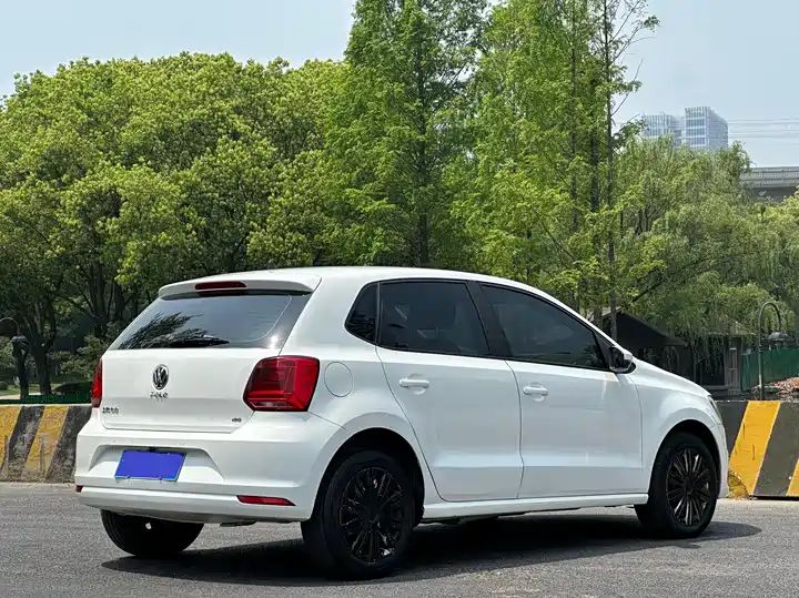 2016 Volkswagen Polo 1.6L Automatic Comfort Edition 6