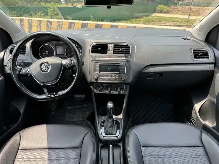 2016 Volkswagen Polo 1.6L Automatic Comfort Edition 9