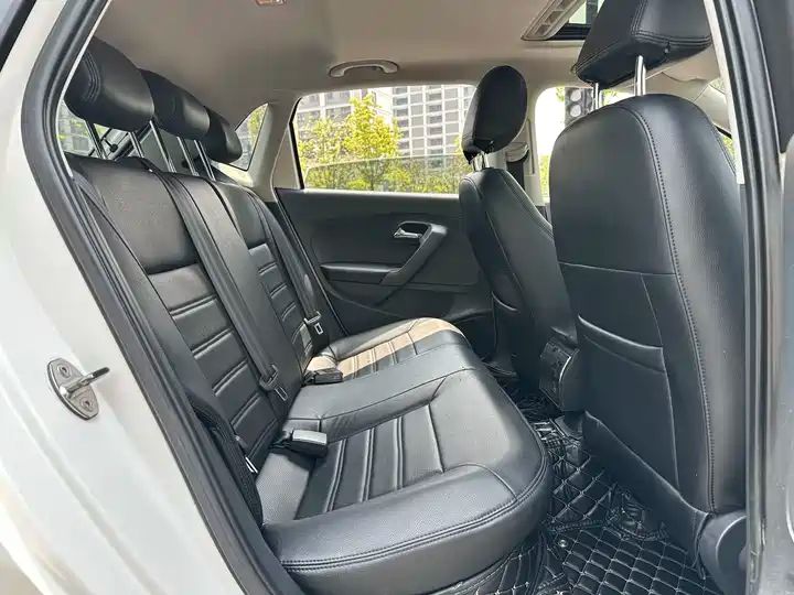 2016 Volkswagen Polo 1.6L Automatic Comfort Edition 13