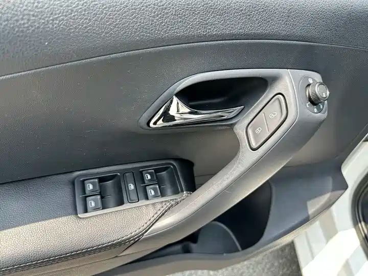 2016 Volkswagen Polo 1.6L Automatic Comfort Edition 15