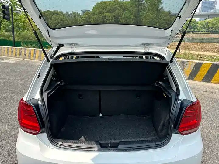 2016 Volkswagen Polo 1.6L Automatic Comfort Edition 17