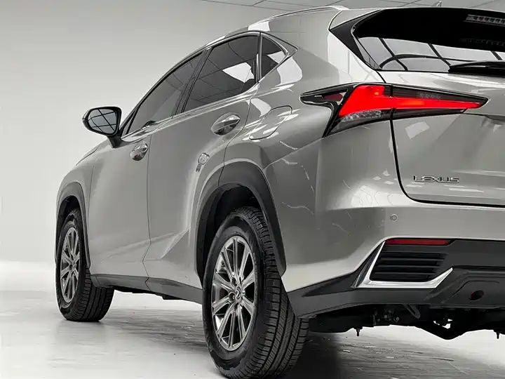 AWD Fashion Edition | China Used Car Export 7