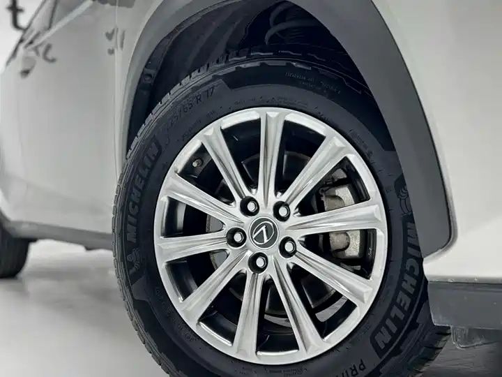 AWD Fashion Edition | China Used Car Export 11