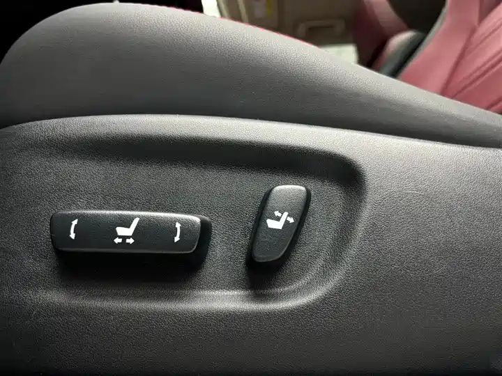 AWD Fashion Edition | China Used Car Export 17