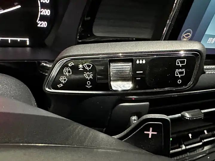 2.0T 2WD Premium Trim, Export Available from China 8