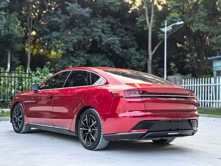 AWD High-Performance Flagship Used Car for Export 3