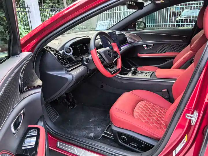 AWD High-Performance Flagship Used Car for Export 4