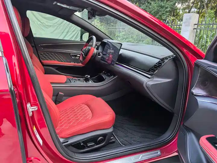 AWD High-Performance Flagship Used Car for Export 5