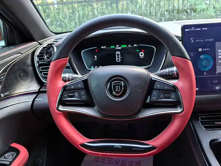 AWD High-Performance Flagship Used Car for Export 7