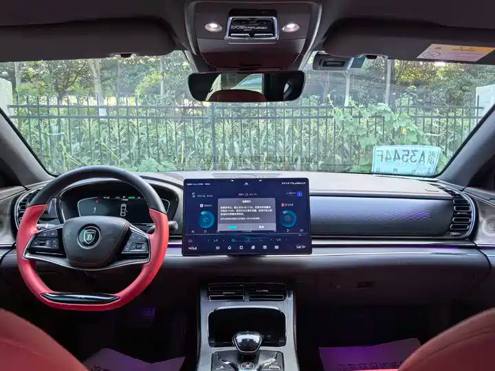 AWD High-Performance Flagship Used Car for Export 8