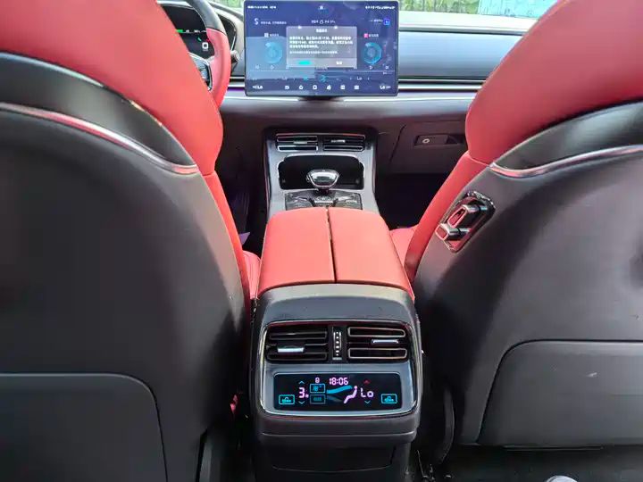 AWD High-Performance Flagship Used Car for Export 9