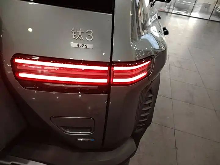 501km 4WD Ultra EV Off-road SUV from China 6