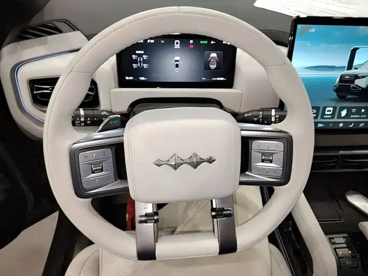 501km 4WD Ultra EV Off-road SUV from China 8
