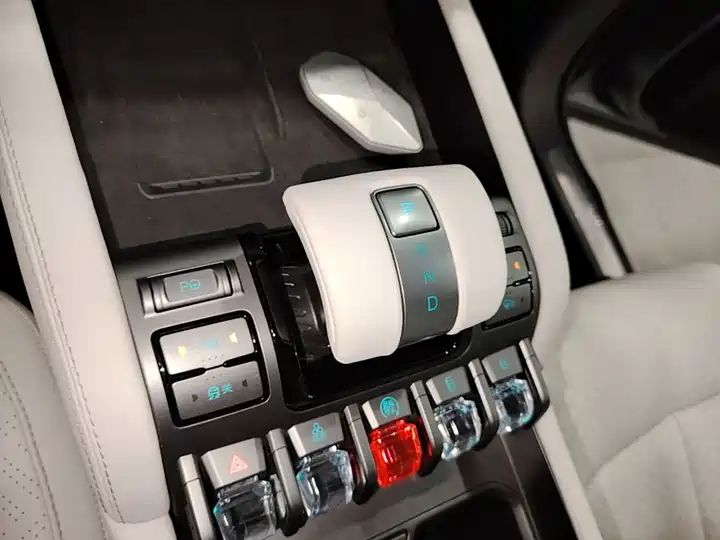 501km 4WD Ultra EV Off-road SUV from China 11