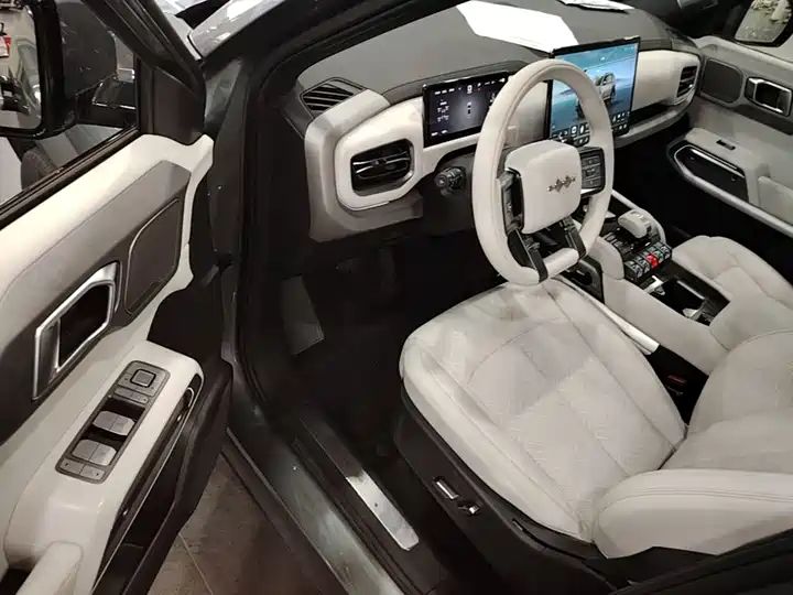 501km 4WD Ultra EV Off-road SUV from China 13