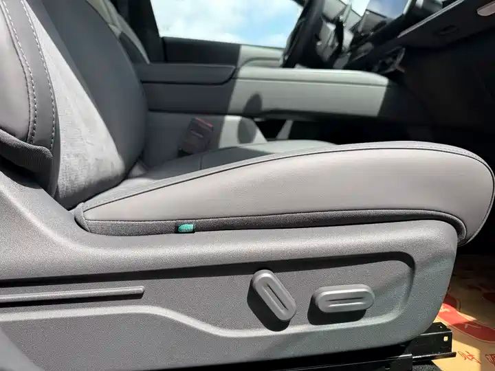 Max 515km Electric Hatchback from China 10