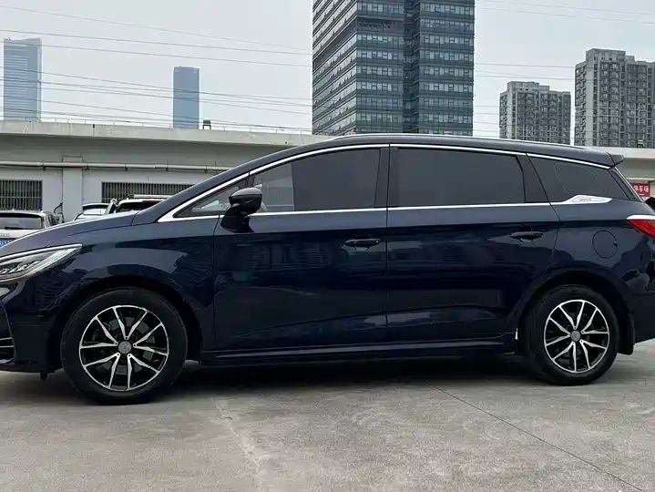 Automatic Smart Premium 7-Seater | Used Car for Export 9