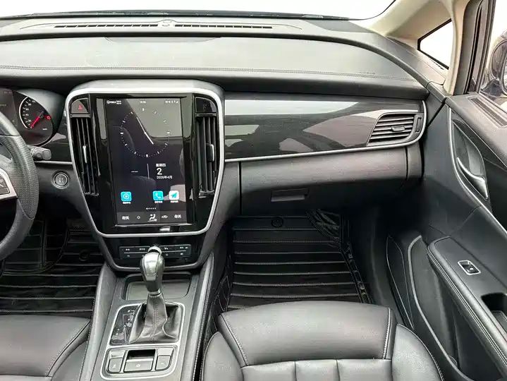 Automatic Smart Premium 7-Seater | Used Car for Export 15