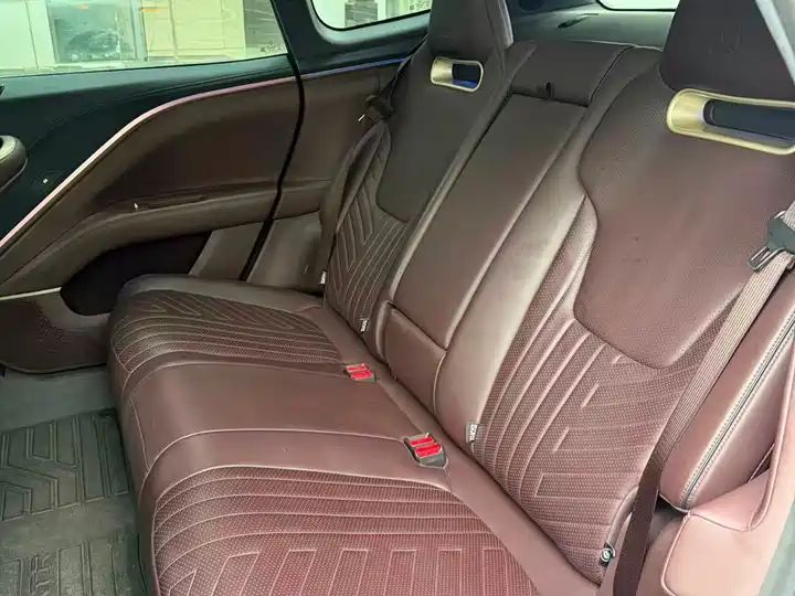 Battery All-Wheel Drive with HarmonyOS, Quality Used EV Export from China 5