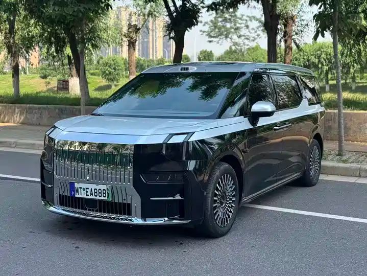 Six Seat Executive Version AWD 140kWh LHD Pure Electric MPV China Second Hand Car Export